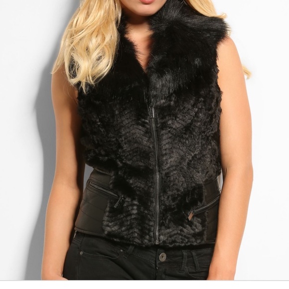 GUESS Gabby Fur Vest - Picture 2 of 8